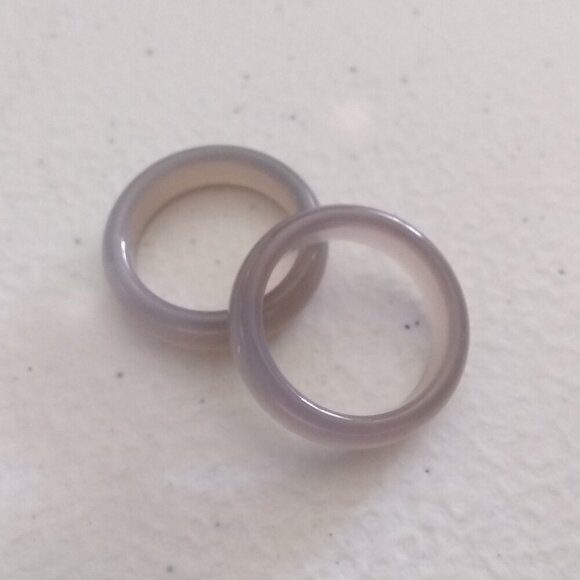 7.25 +7.5 ~ Sleek Pale Grey Agate Band - Durable! Smooth Stone Friendship Rings - Picture 2 of 8